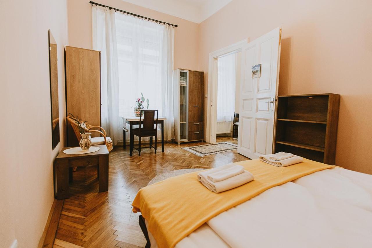 Budapest Folk Apartment 60Sm Spacious And Bright Bagian luar foto